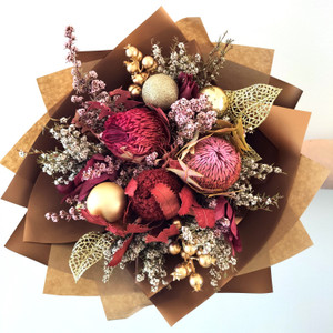 CHRISTMAS MARKET BLOOMS - Dried Festive Native Posy CHRISTMAS MARKET BLOOMS - Dried Festive Native Posy