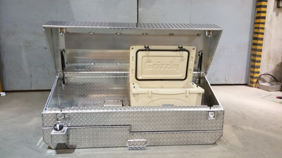 AT32CT, 32 gallon aluminum auxiliary fuel tank. Cool'N'Tool Tank Combo by Aluminum Tank & Tank Accessories, Inc. Cooler Tank and Toolbox. Call us today: 800-774-3047 AT32CT, 32 gallon aluminum auxiliary fuel tank. Cool'N'Tool Tank Combo by Aluminum Tank & Tank Accessories, Inc. Cooler Tank and Toolbox. Call us today: 800-774-3047