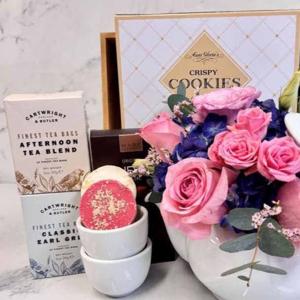 Flowers And Chocolates Delivery in Toronto