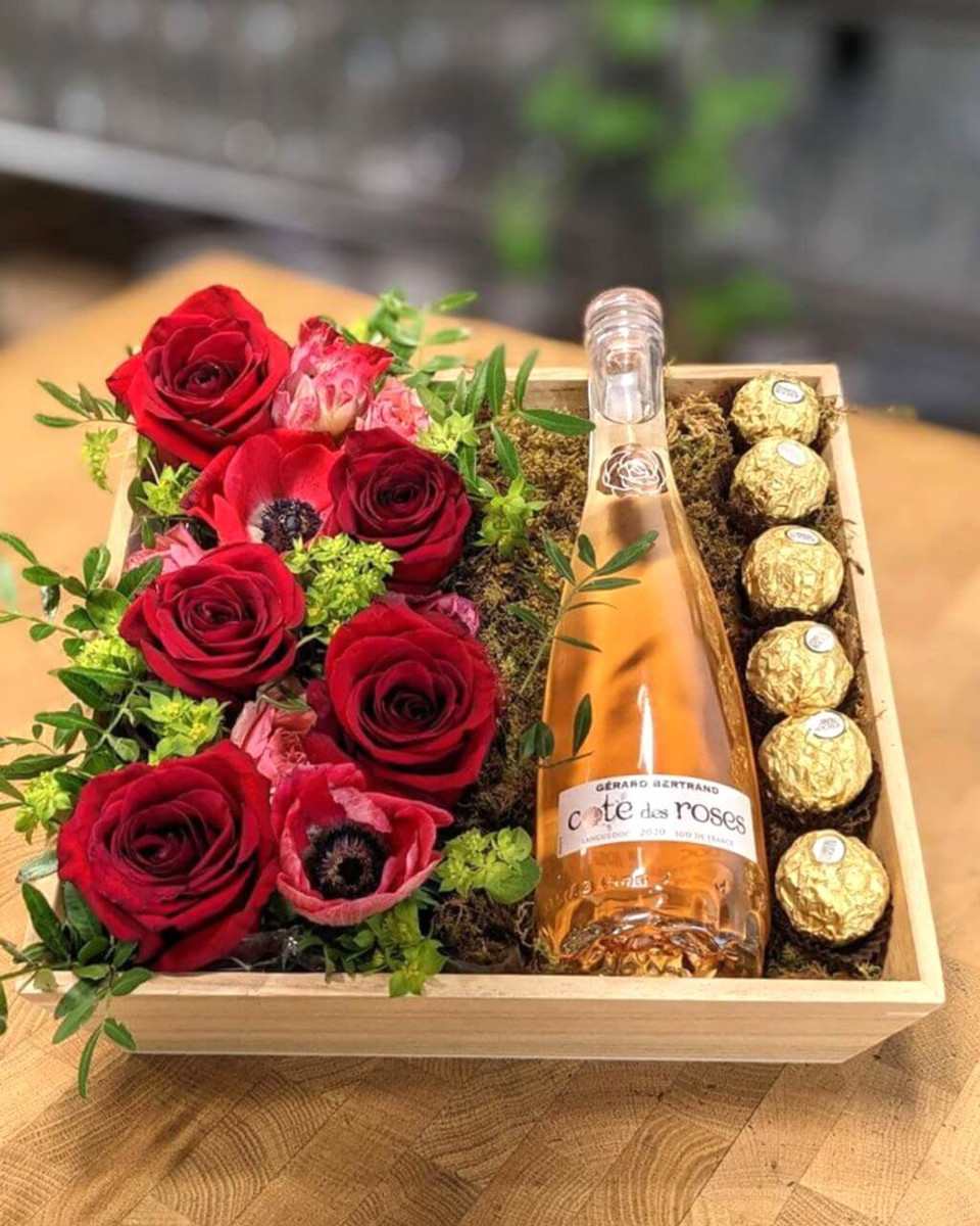 Gift Delivery Canada | Send Online Cakes, Flowers, Combos & Gifts