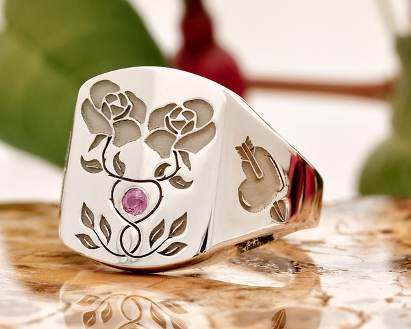 Entwined Double Rose with Pink Sapphire Gem Setting