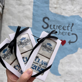 Kellie's Baking Co. 2 cookie logo box