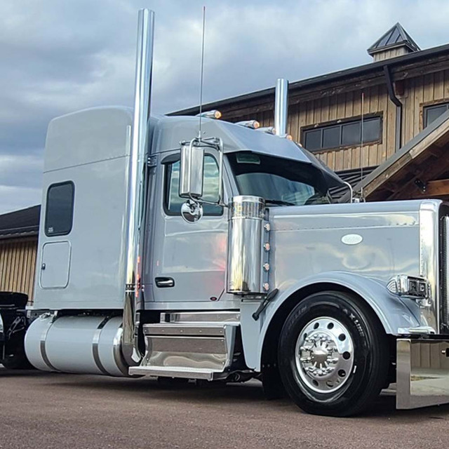 Peterbilt 589 8" Dummy Exhaust Kit for Weed Burner Exhaust By Lincoln Chrome mounted