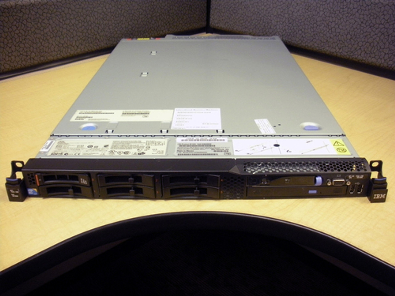 IBM 7042-CR5 HMC