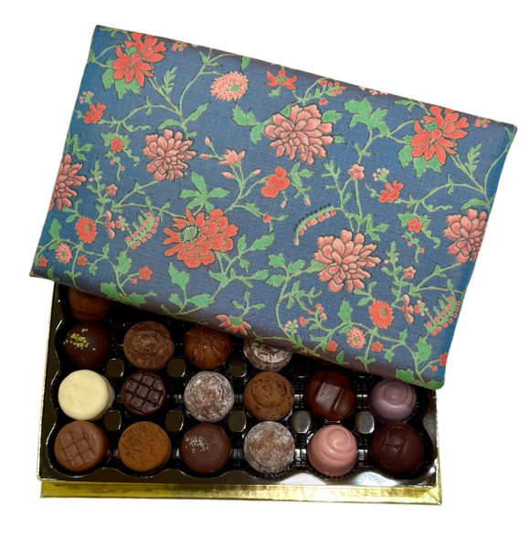 "Blue Garden" Silk Gift Box - 16 or 24 pieces