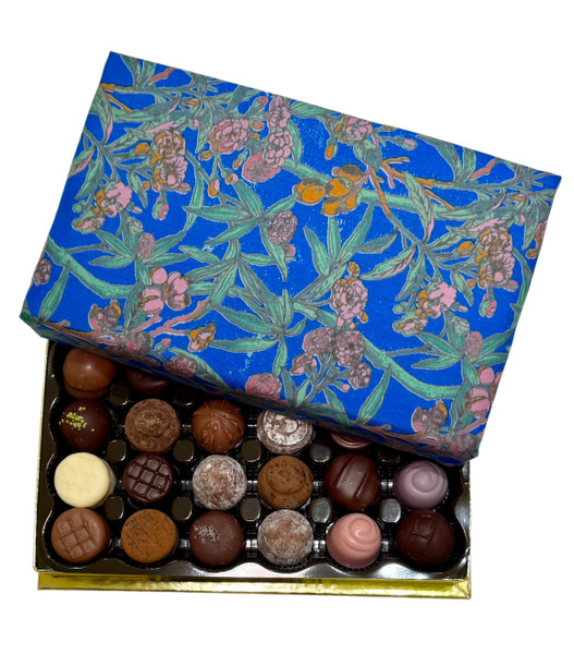 "Garden Under the Sky" Silk Gift Box - 16 or 24 pieces