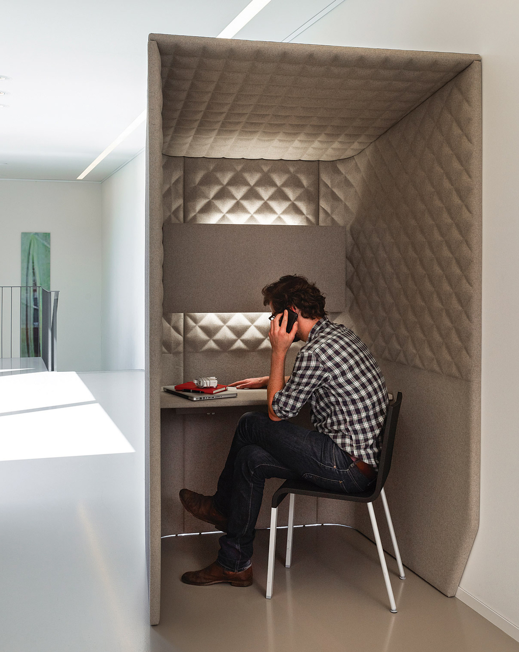 BuzziSpace BuzziBooth Single Workstation