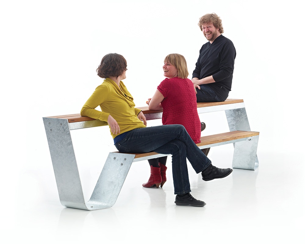 Extremis Hopper Bench Seated