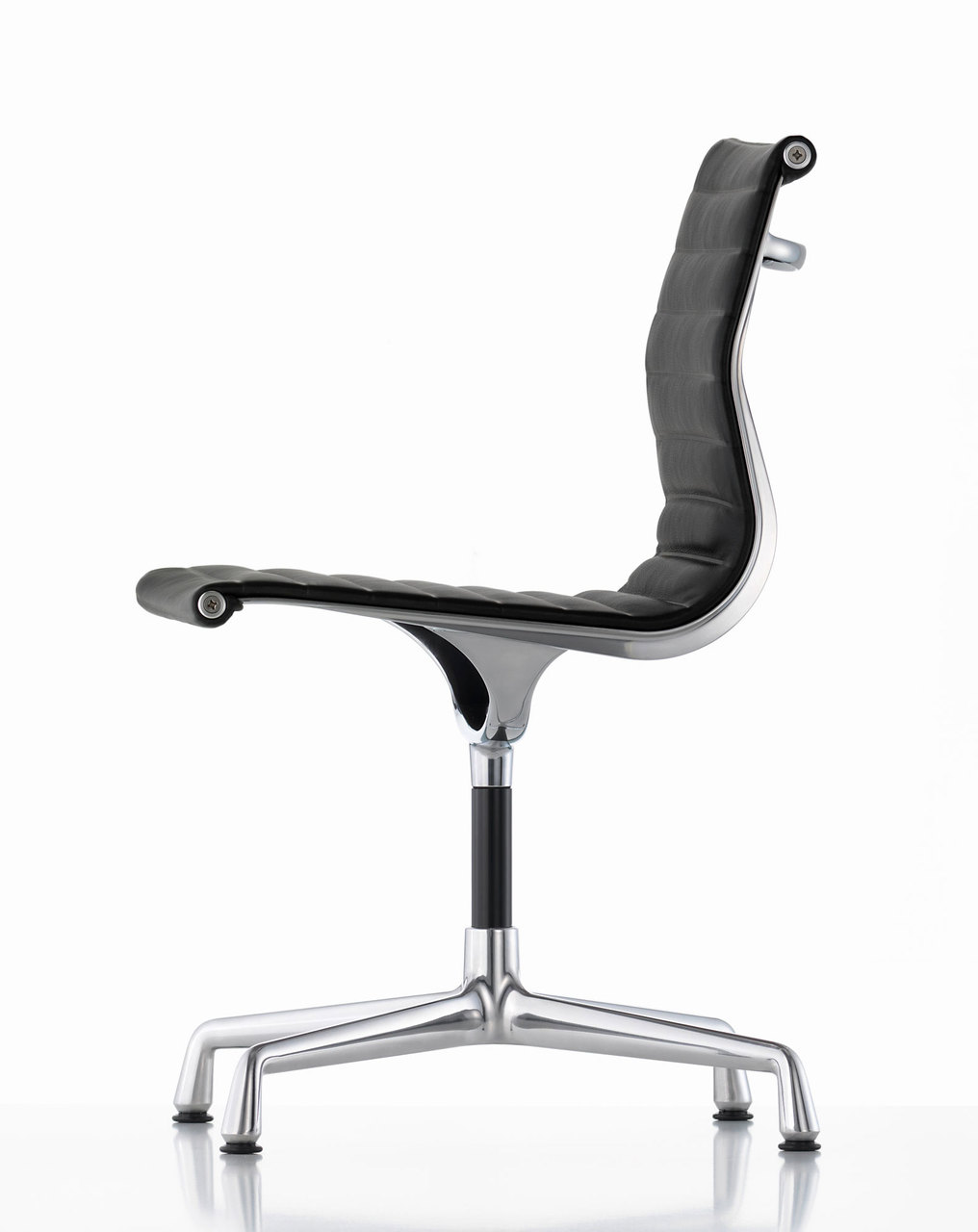 Vitra Eames Aluminium Chair EA 101