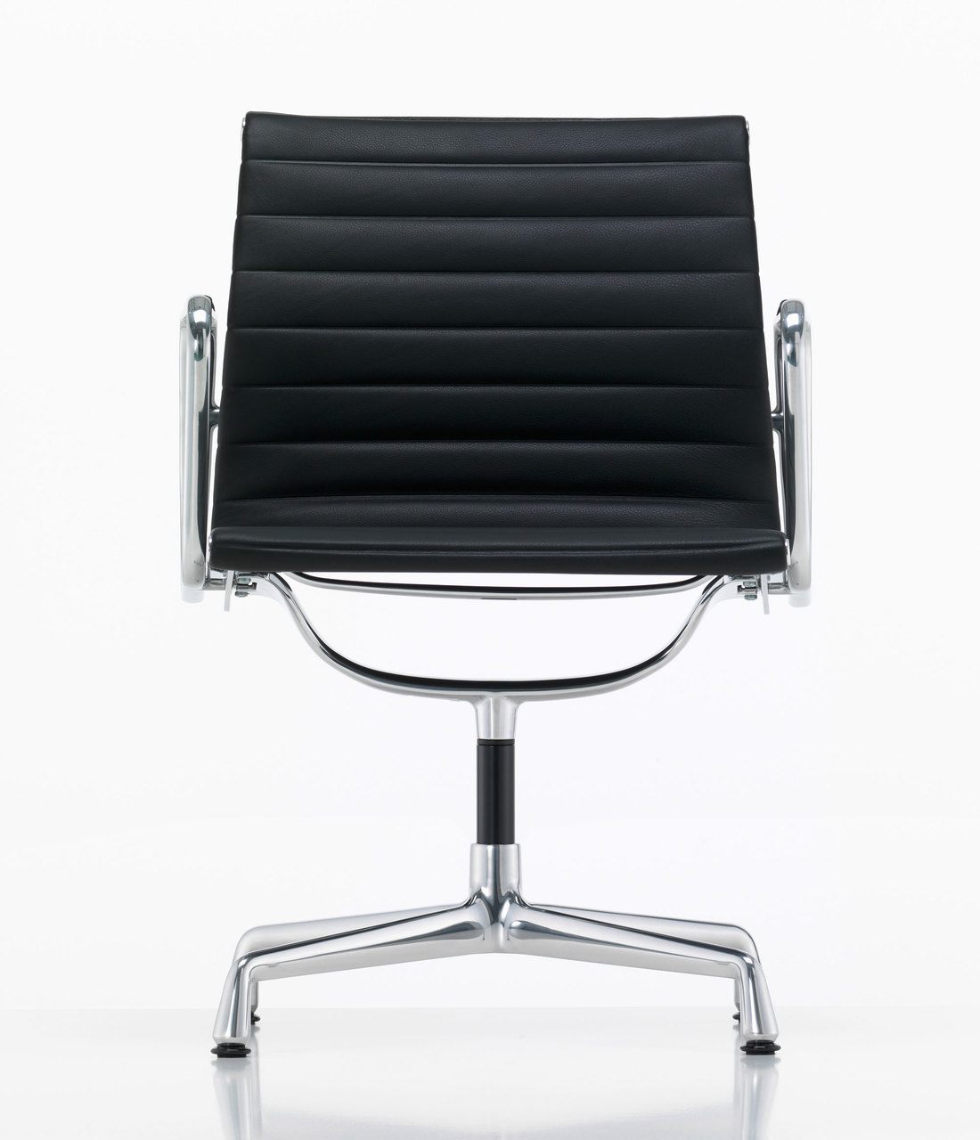 Vitra Eames Aluminium Chair EA 107