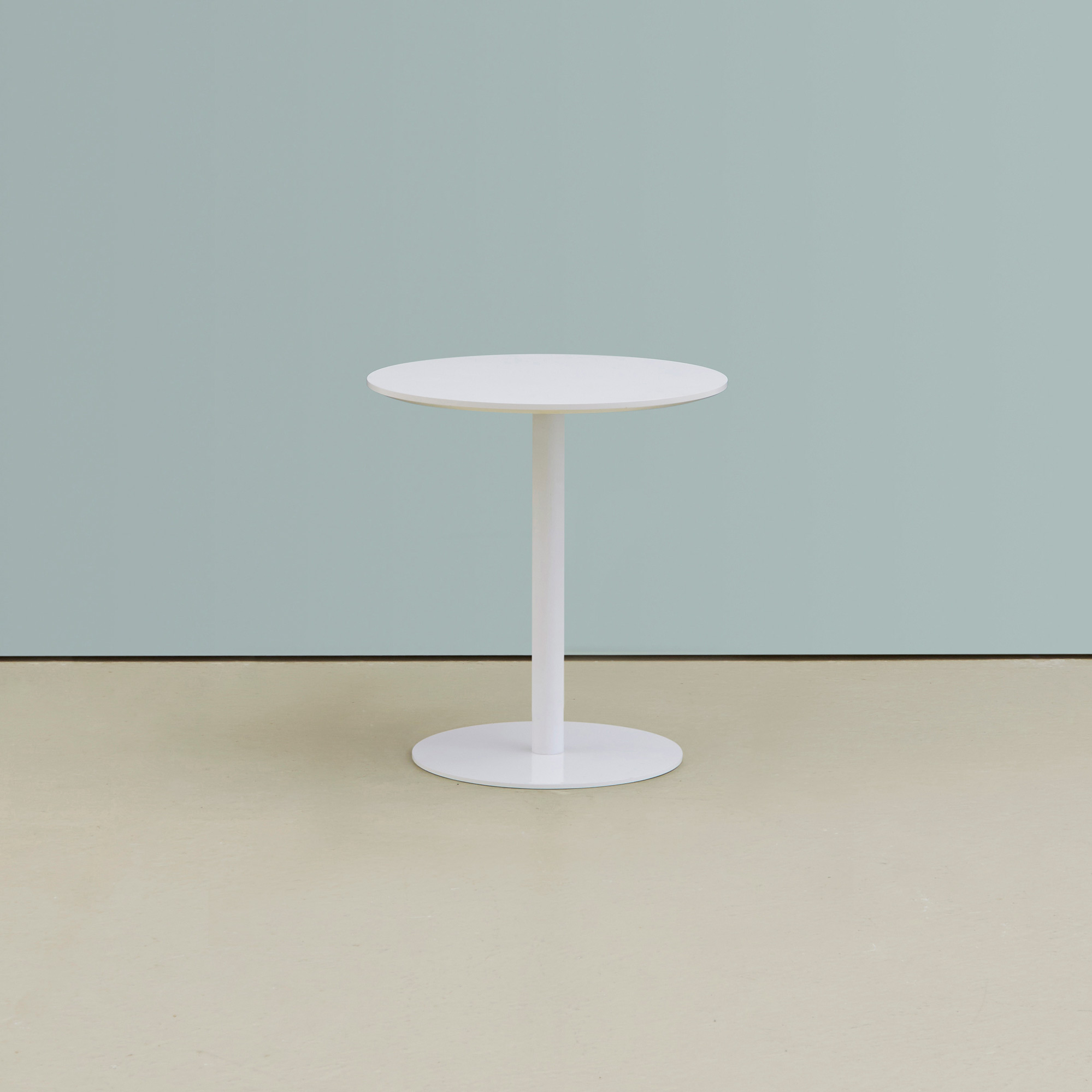 Hitch Mylius HM20 Disq Side Table Round Mid Height