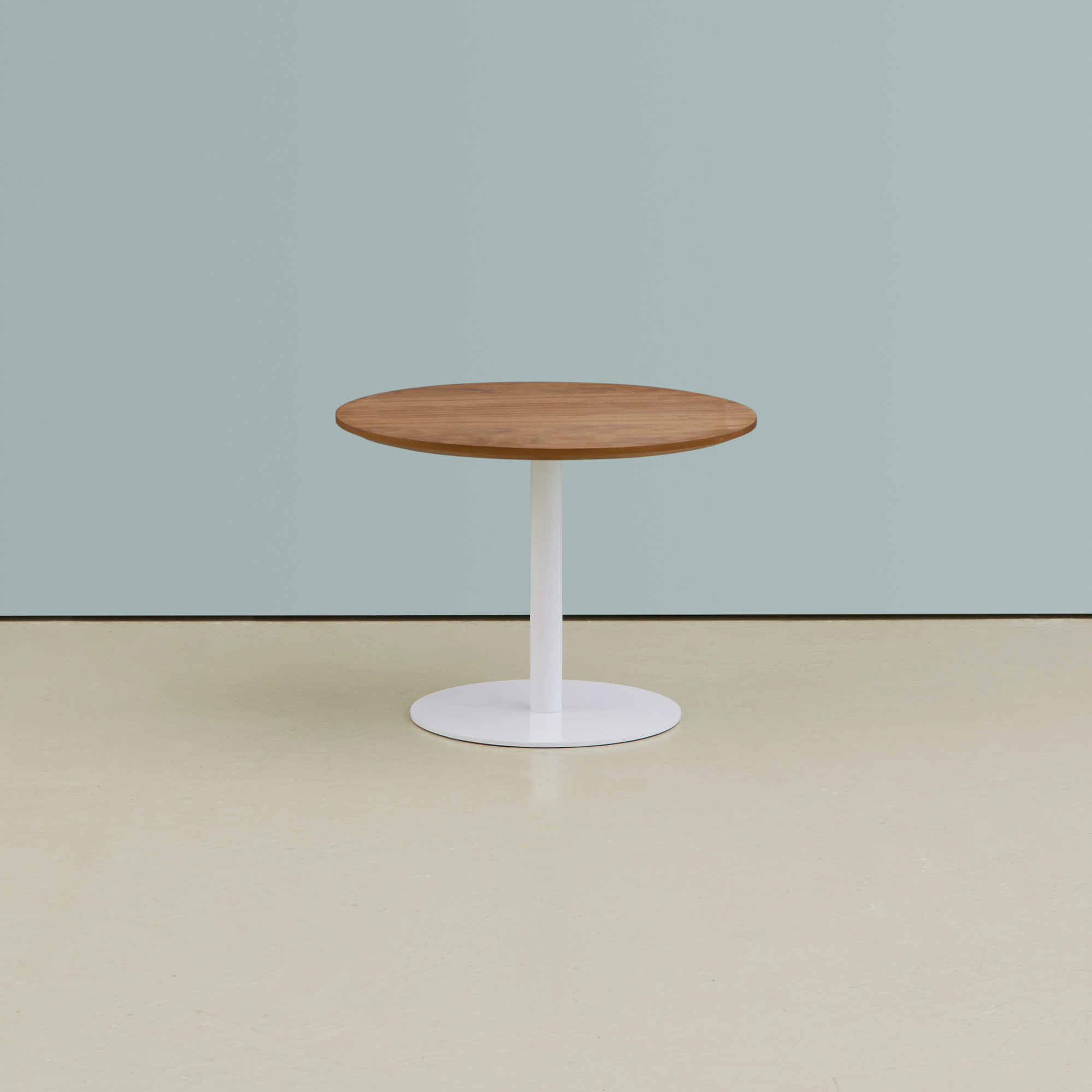 Hitch Mylius HM20 Disq Side Table Walnut Round Low