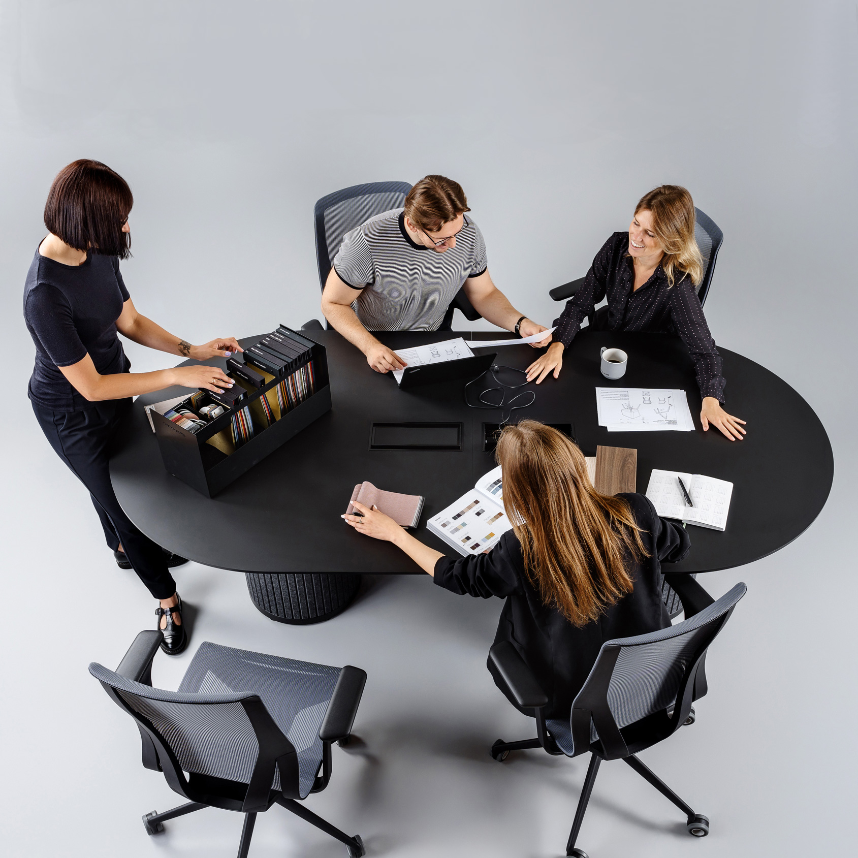 Narbutas Parthos Meeting Table