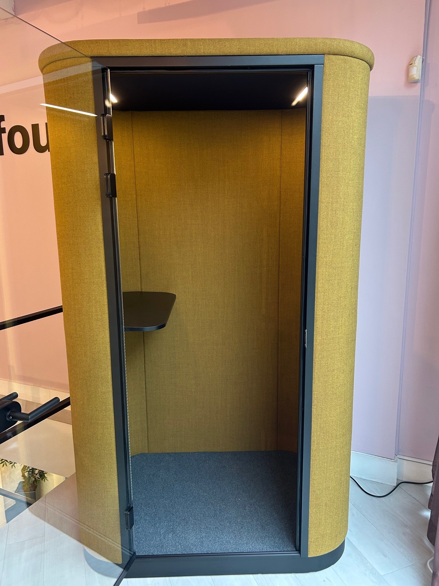 Ocee Design InnoPod Mute Privacy Booth