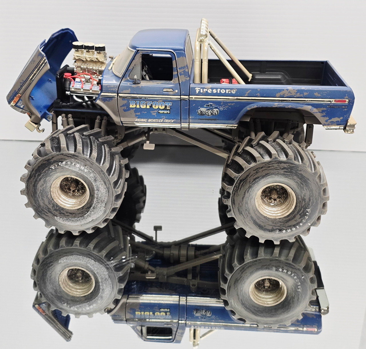 ビッグフット1974 フォード F-250モンスタートラックダーティバージョン bigfootdirty18__14853.