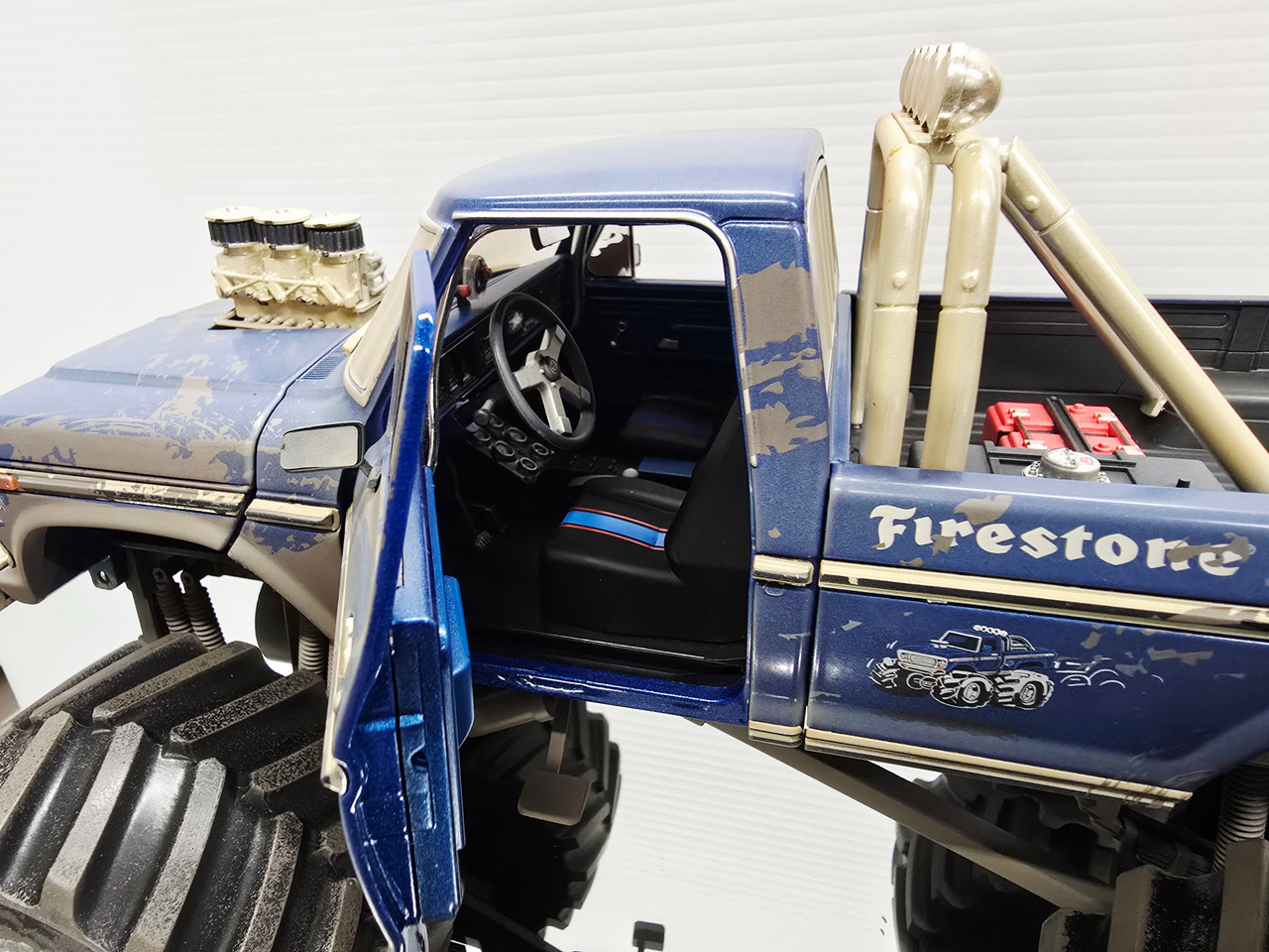 ビッグフット1974 フォード F-250モンスタートラックダーティバージョン 1974 BIGFOOT #1 FORD F-250 MONSTER TRUCK W/ 66