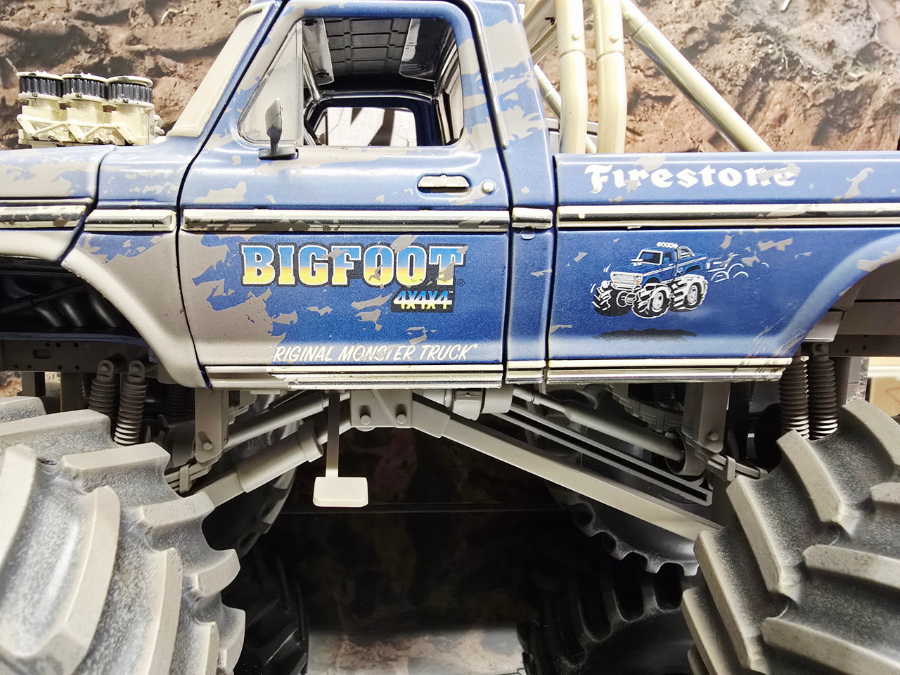 ビッグフット1974 フォード F-250モンスタートラックダーティバージョン 1974 BIGFOOT #1 FORD F-250 MONSTER TRUCK W/ 66