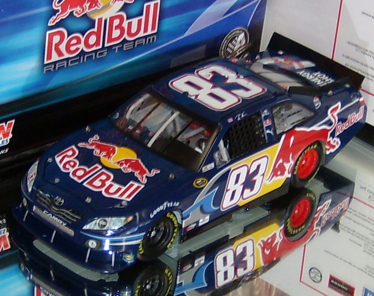 CFS製 1/24 RED BULL NASCAR tundra BRIAN VICKERS 2008 RED BULL TOYOTA COT 1/24 ACTION