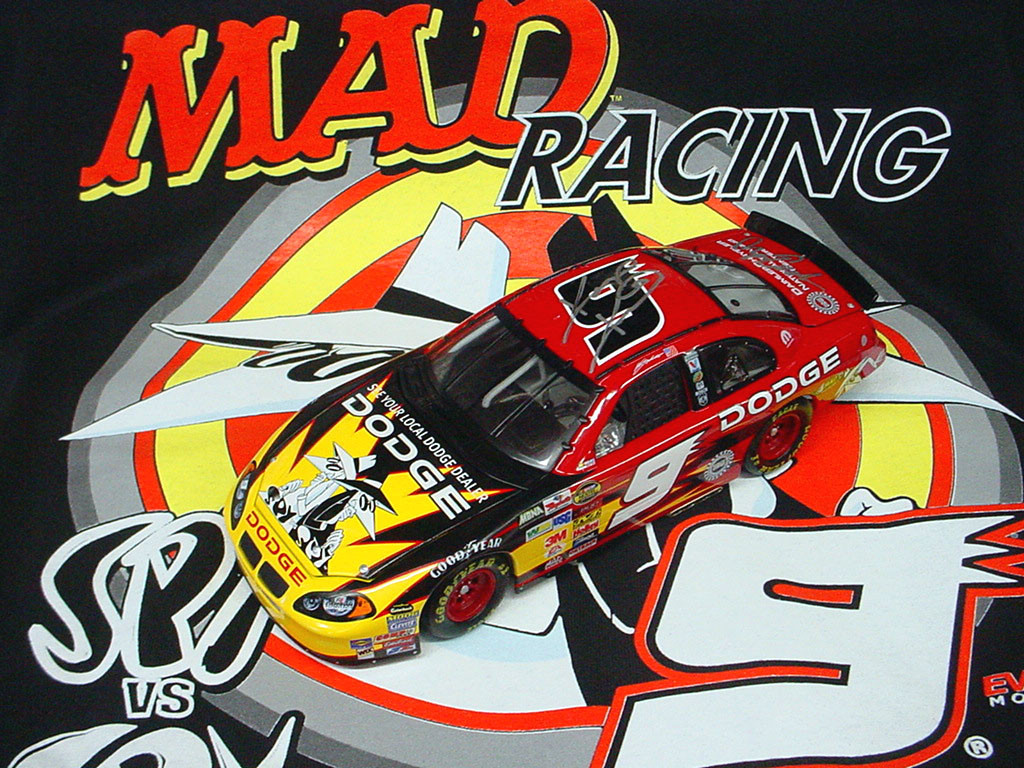 2004 KASEY KAHNE MAD MAGAZINE DUAL AUTOGRAPHED WITH RAY EVERNHAM 1