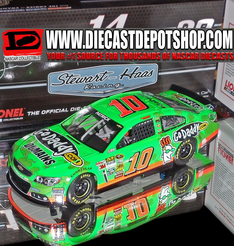 DANICA PATRICK 2013 GODADDY DOMAINS IRISH SPECIAL 1/24 ACTION