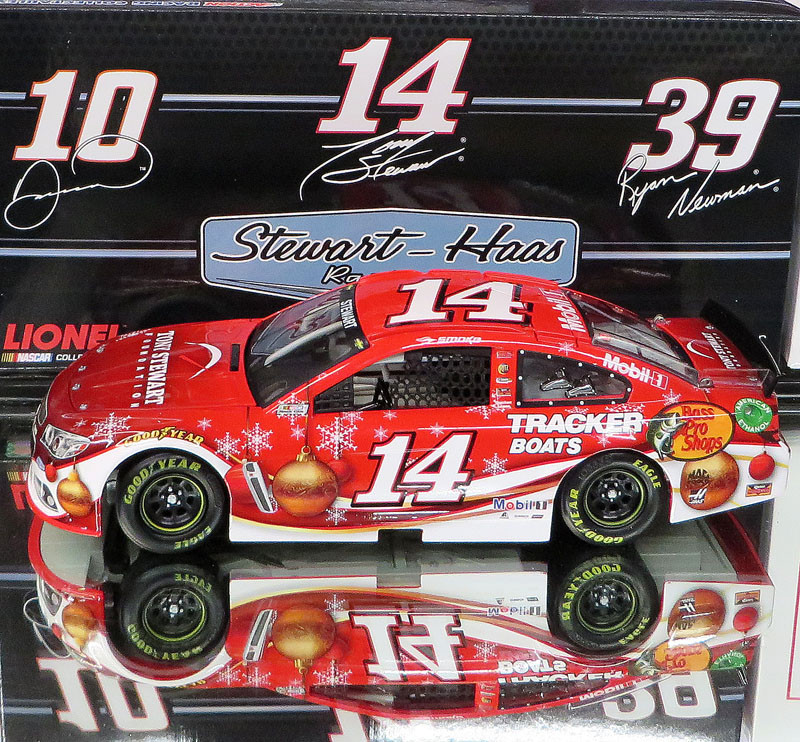 NASCAR デイル・アンハート　サンタ フィギュア TONY STEWART 2013 CHRISTMAS SPECIAL FOUNDATION CAR 1/24 ACTION DIECAST