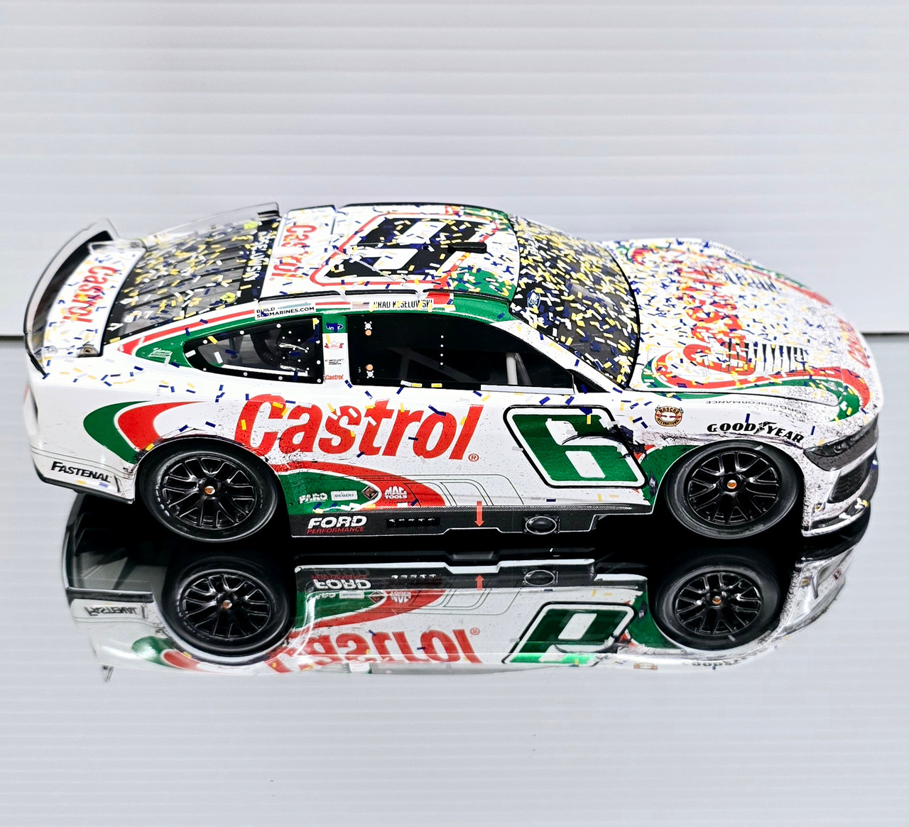 NASCAR 1/24 ケセロウスキー ダーリントンウィナー サイン入り NASCAR