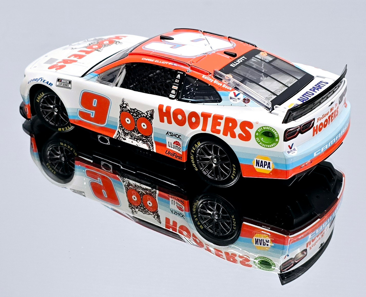 CHASE ELLIOTT 2022 HOOTERS #9 NEXT GEN CAMARO 1/24 ACTION