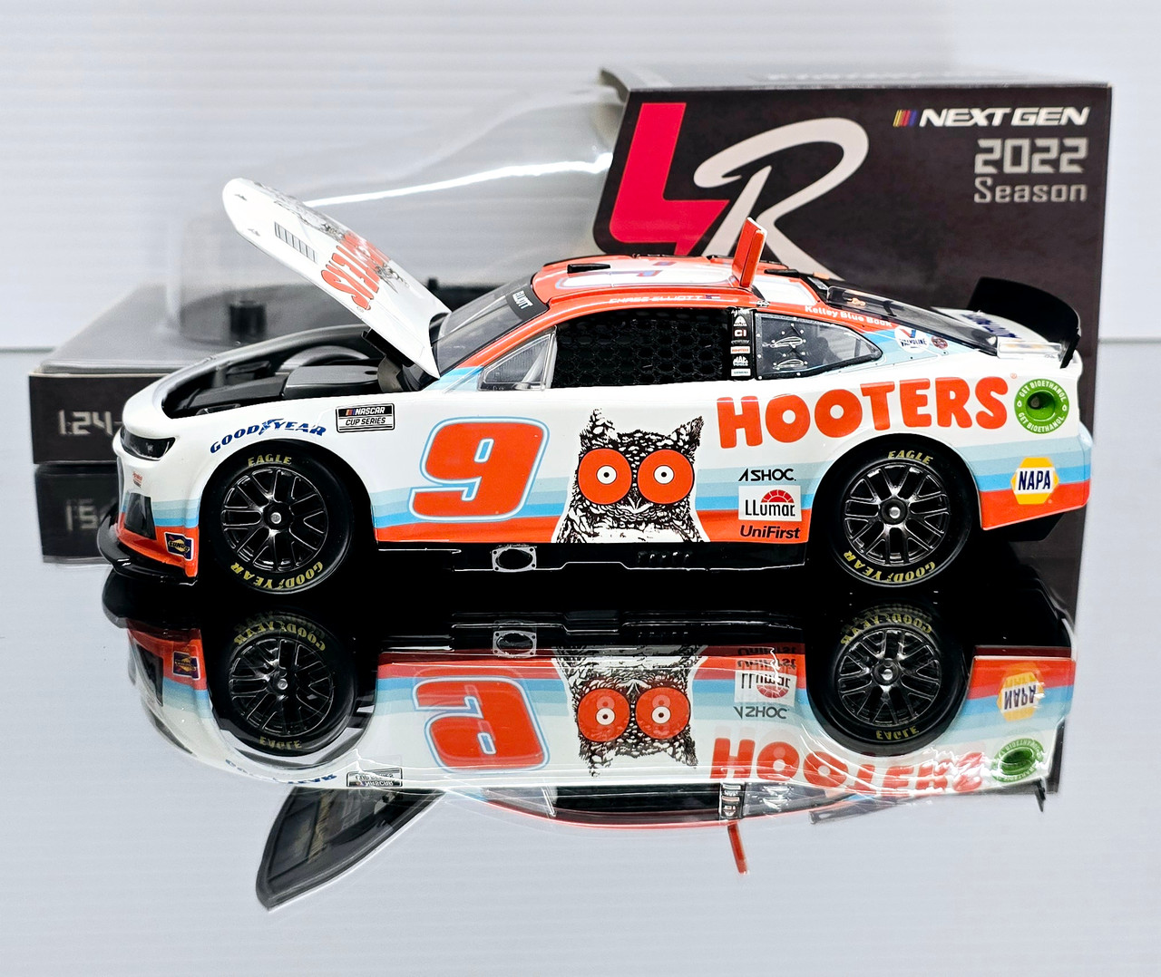 CHASE ELLIOTT 2022 HOOTERS #9 NEXT GEN CAMARO 1/24 ACTION