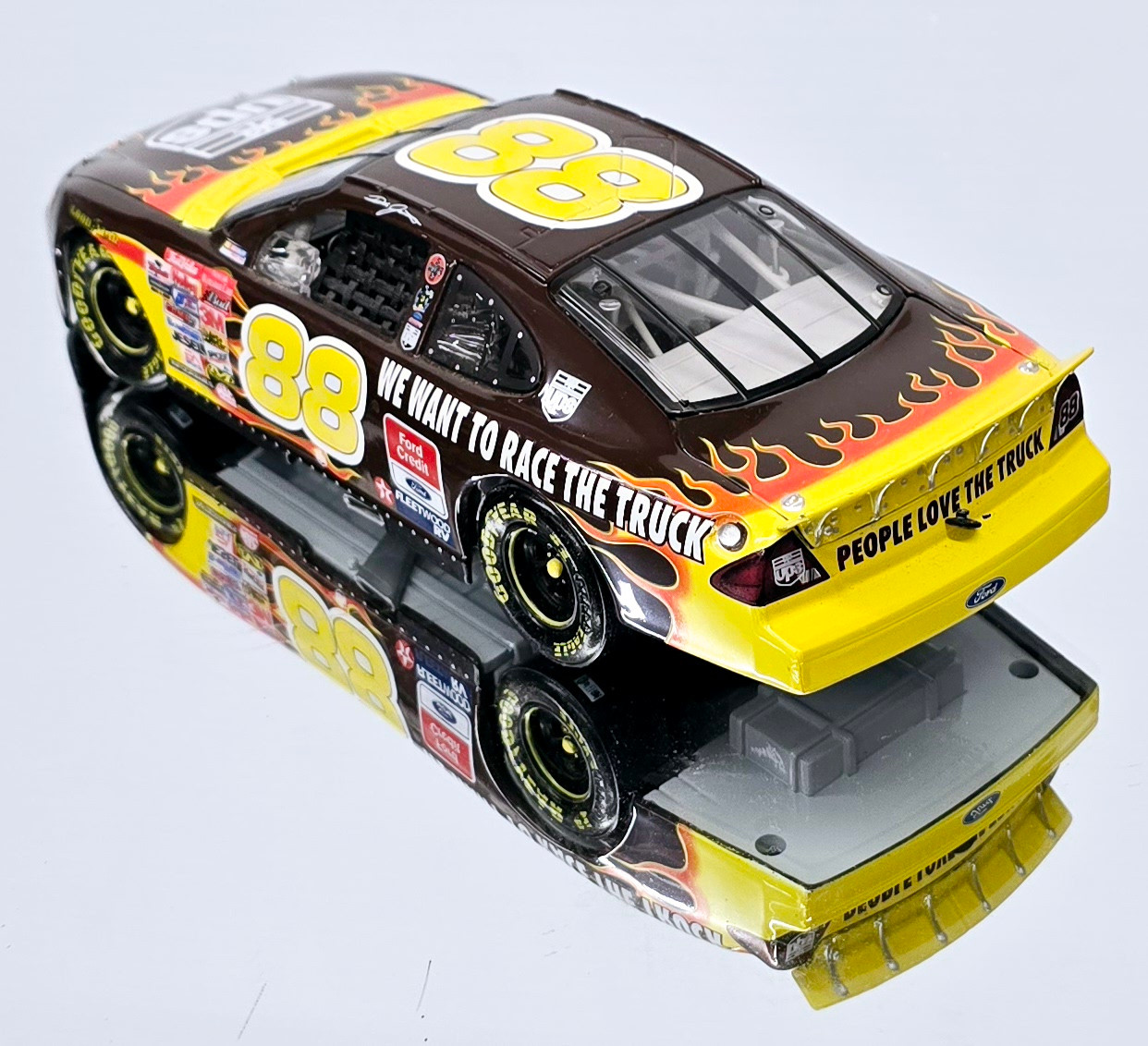 NASCAR Van UPS 1/32 – Action 2001 édition Limitée, Die-cast Flames