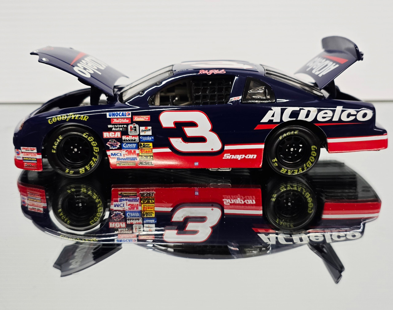 DALE EARNHARDT SR 1997 AC DELCO JAPAN 1/24 ACTION DIECAST