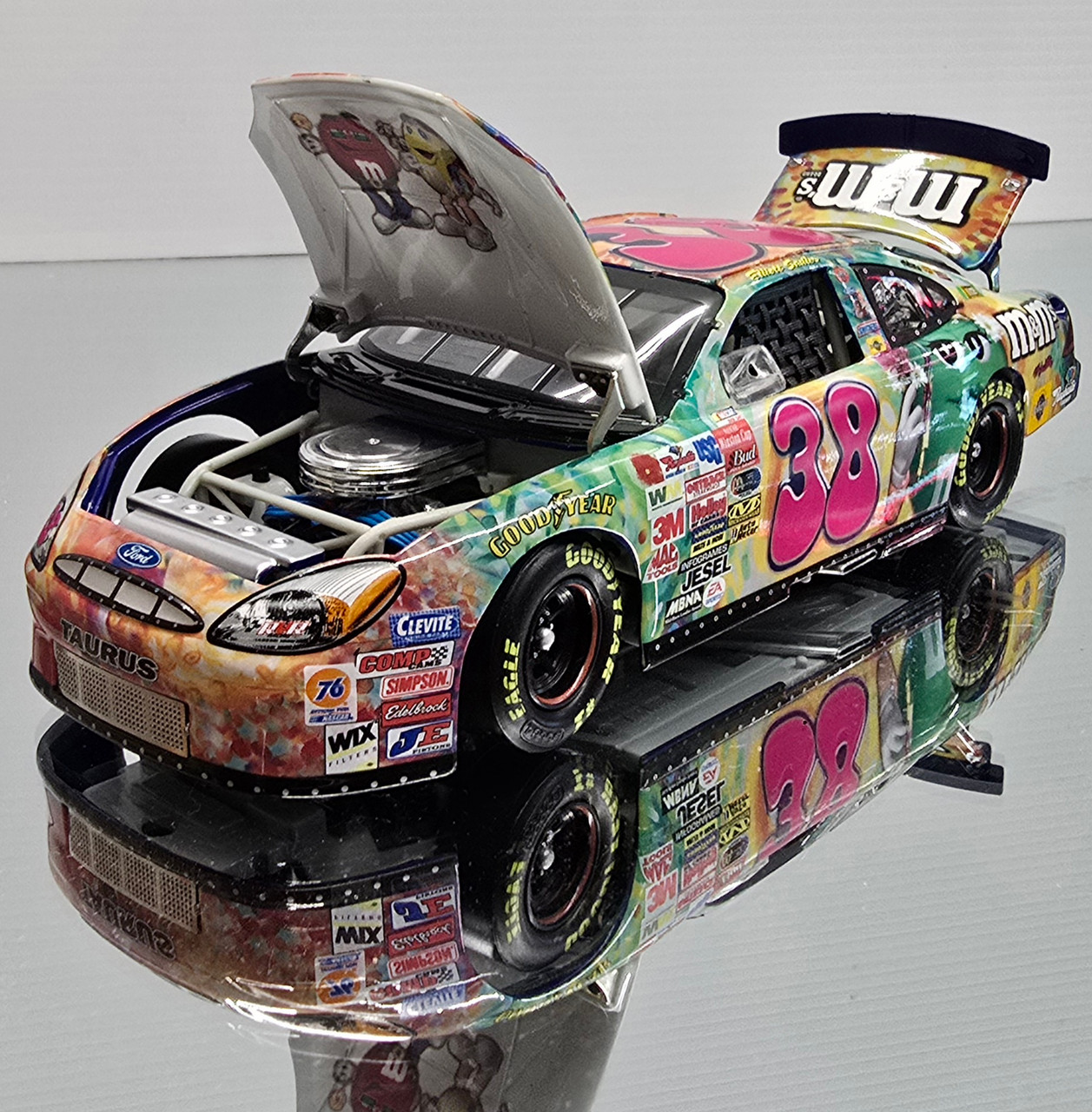 ELLIOTT SADLER 2003 M&M'S GROOVY 1/24 ACTION DIECAST