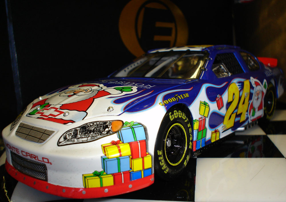 JEFF GORDON 2004 HOLIDAY XMAS SANTA CLAUSE CAR 1/24 RCCA ELITE