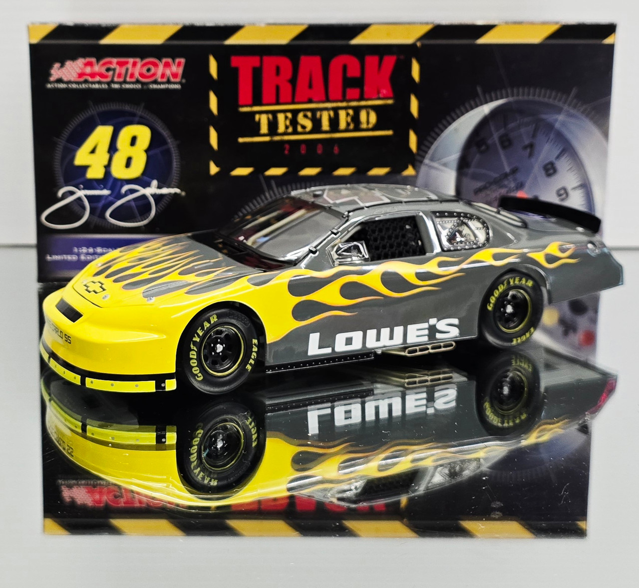 JIMMIE JOHNSON 2006 TRACK TESTED LOWES 1/24 ACTION DIECAST