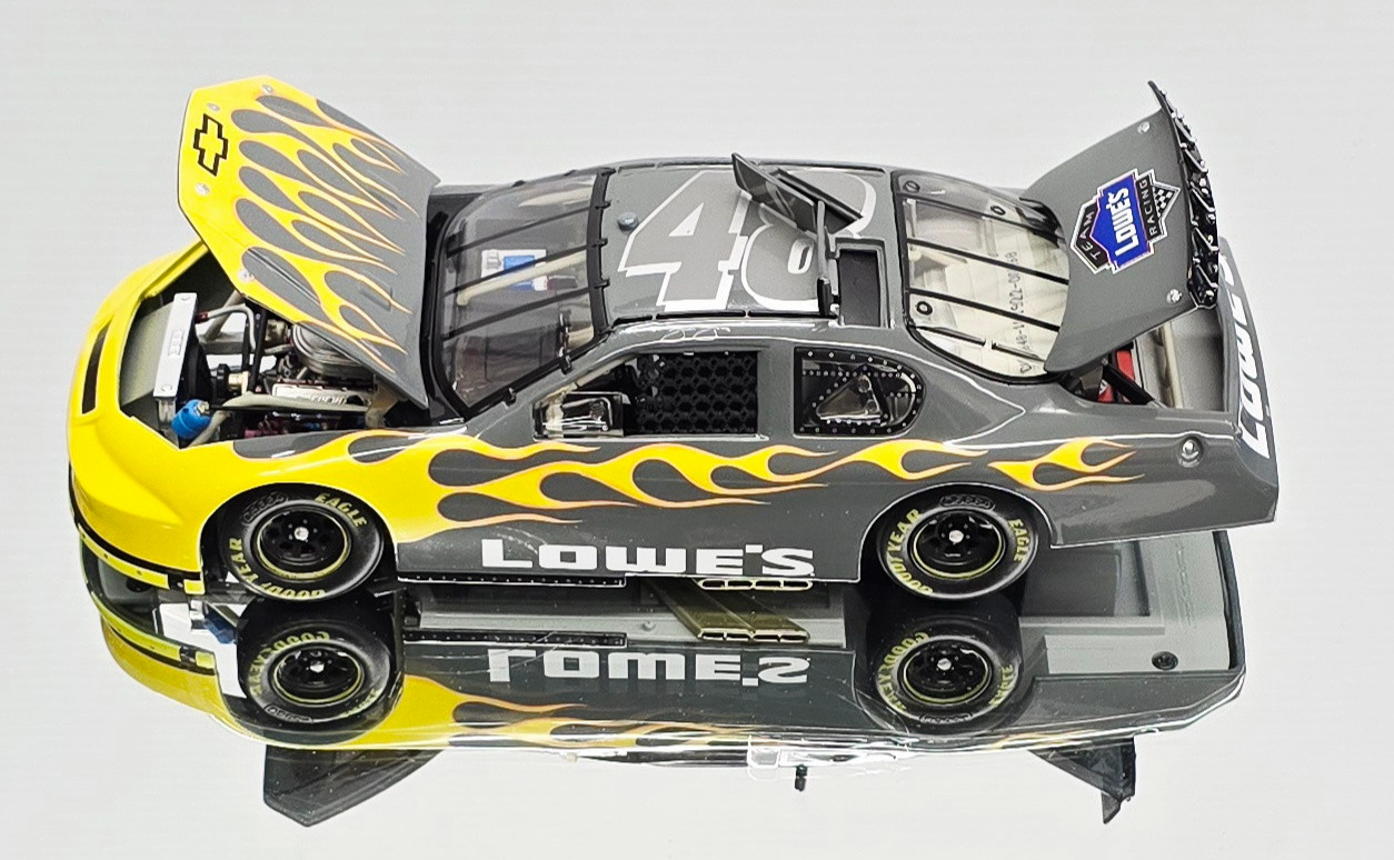 JIMMIE JOHNSON 2006 TRACK TESTED LOWES 1/24 ACTION DIECAST