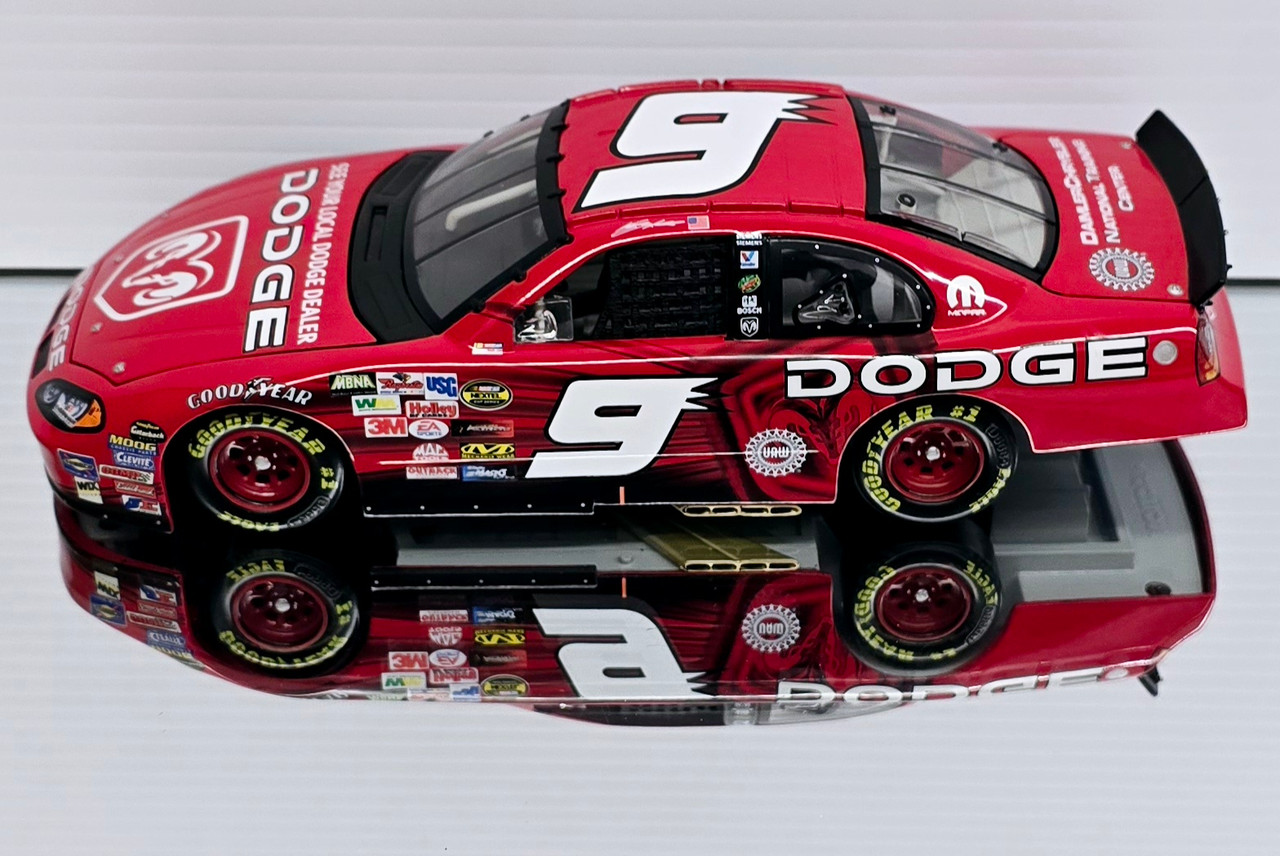 KASEY KAHNE 2004 DODGE DEALER'S INTREPID REFRESH ROOKIE CAR 1/24