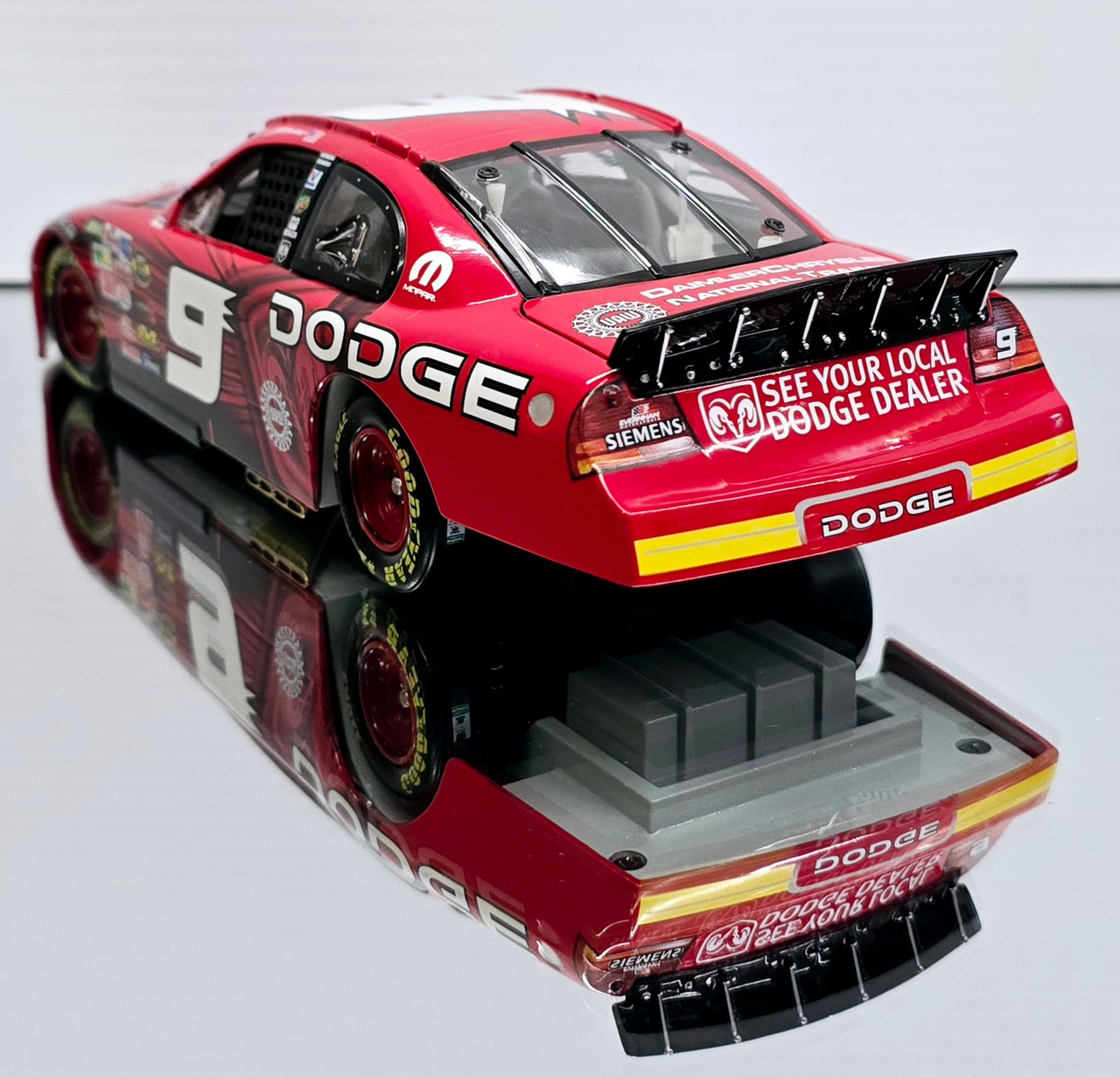 KASEY KAHNE 2004 DODGE DEALER'S INTREPID REFRESH ROOKIE CAR 1/24