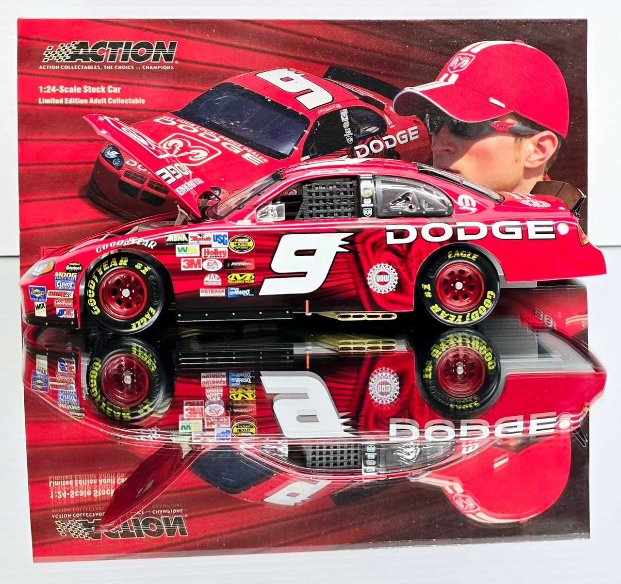 KASEY KAHNE 2004 DODGE DEALER'S INTREPID REFRESH ROOKIE CAR 1/24
