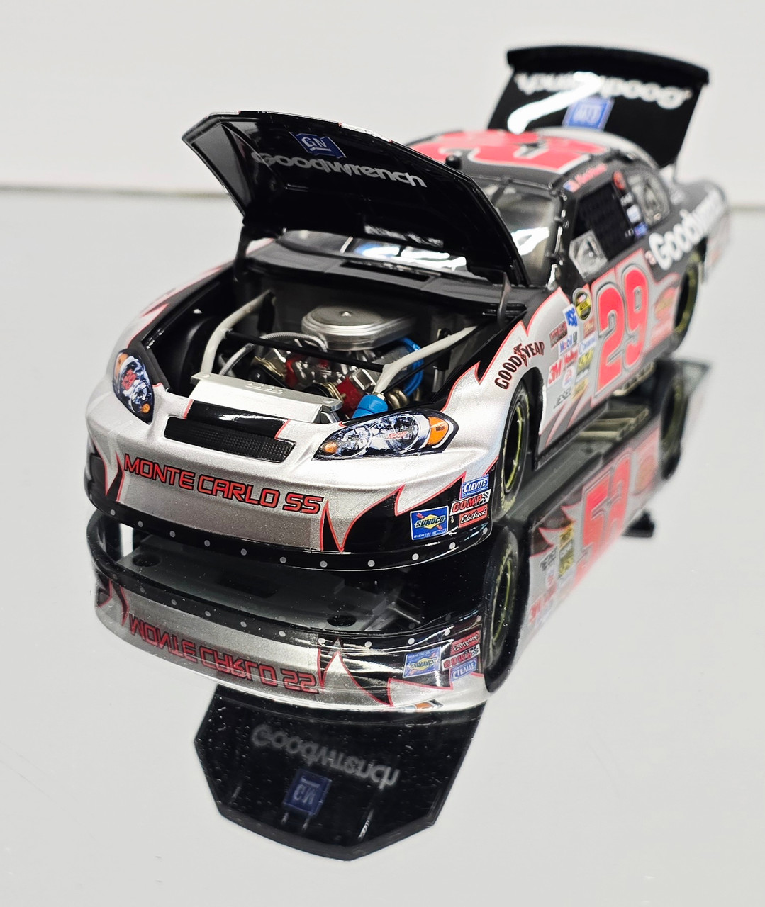 KEVIN HARVICK 2006 GM GOODWRENCH MONTE CARLO 1/24 ACTION DIECAST