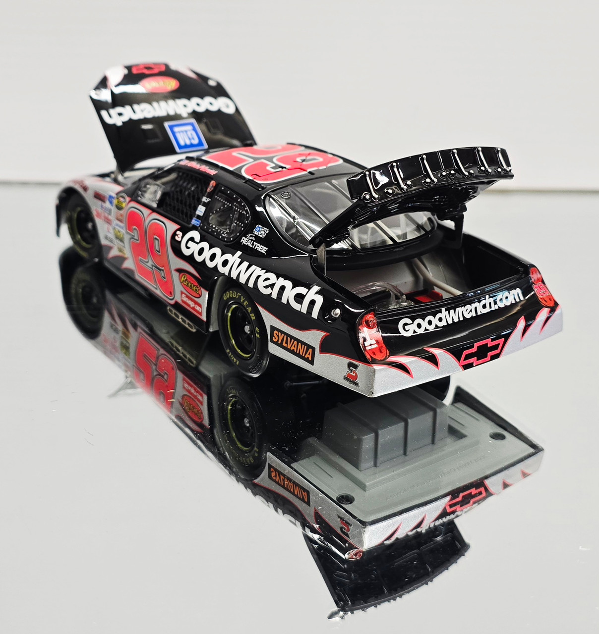 KEVIN HARVICK 2006 GM GOODWRENCH MONTE CARLO 1/24 ACTION DIECAST