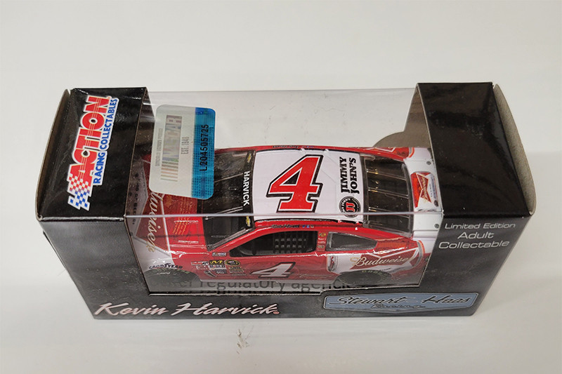 KEVIN HARVICK 2015 BUDWEISER 164 ACTION