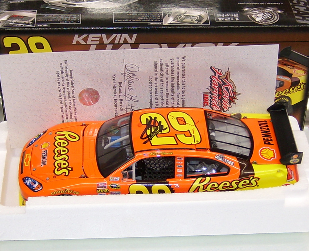Review: 2008 Kevin Harvick #29 Reese's Peanut Butter Cups Chevy 1/24 Elite  NASCAR