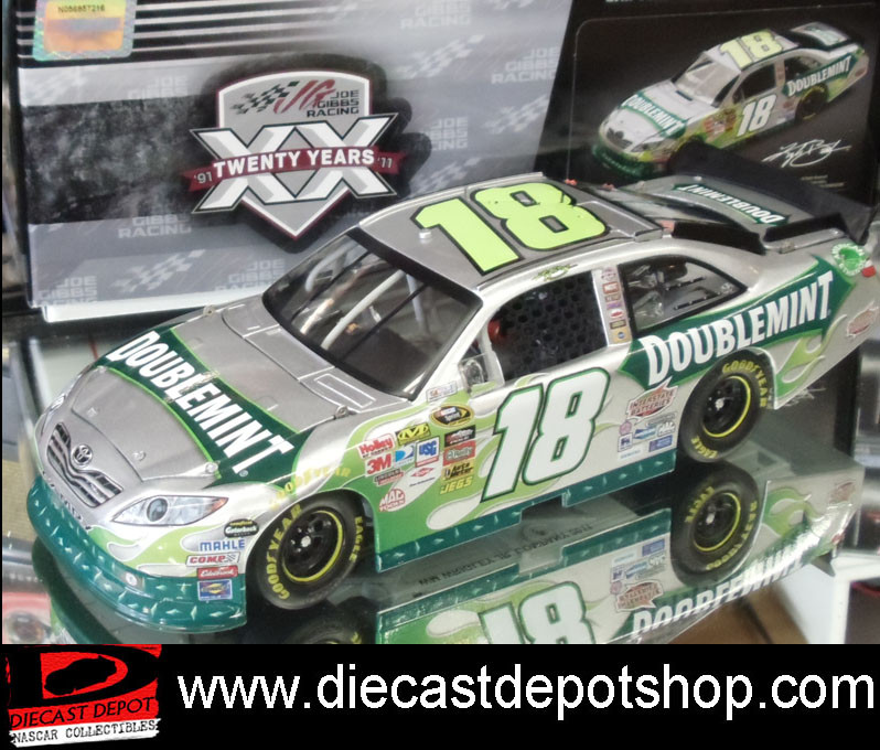 KYLE BUSCH 2011 DOUBLEMINT 1/24 ACTION