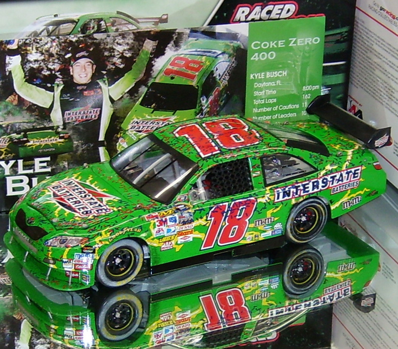 ミニカー 2008 Kyle Busch #18 Autographed 2008 Kyle Busch #18 M&M's Halloween NASCAR