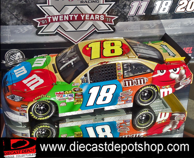 KYLE BUSCH 2011 M&M'S FLASHCOAT 1/24 ACTION