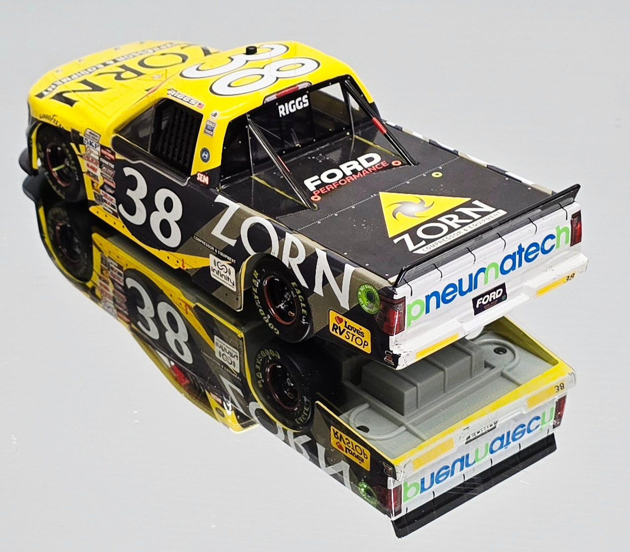LAYNE RIGGS 2024 MILWAUKEE WIN RACED VERSION ZORN TRUCK 1/24