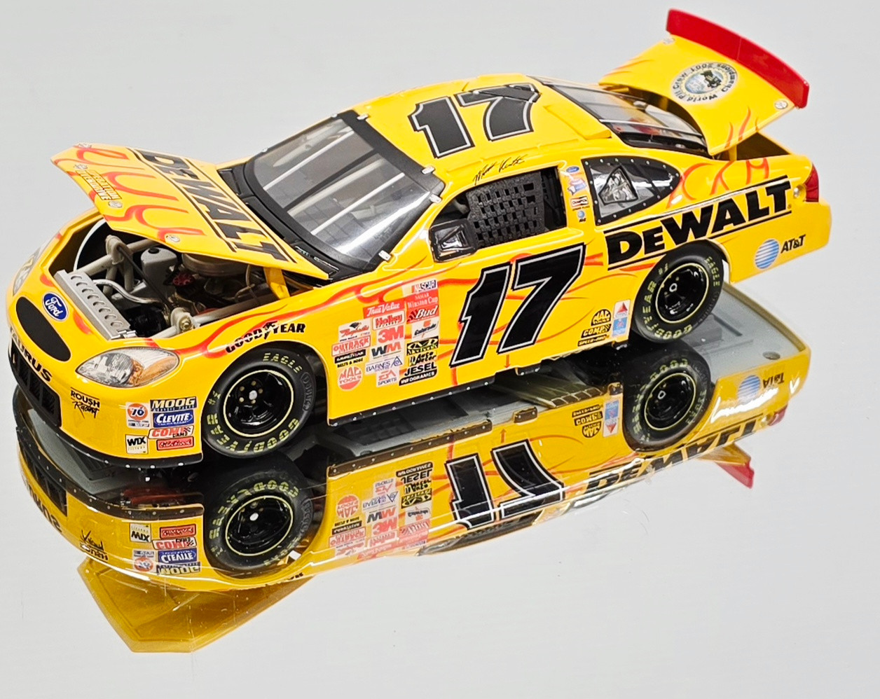 MATT KENSETH 2001 DEWALT FLAMES 1/24 TEAM CALIBER OWNER'S