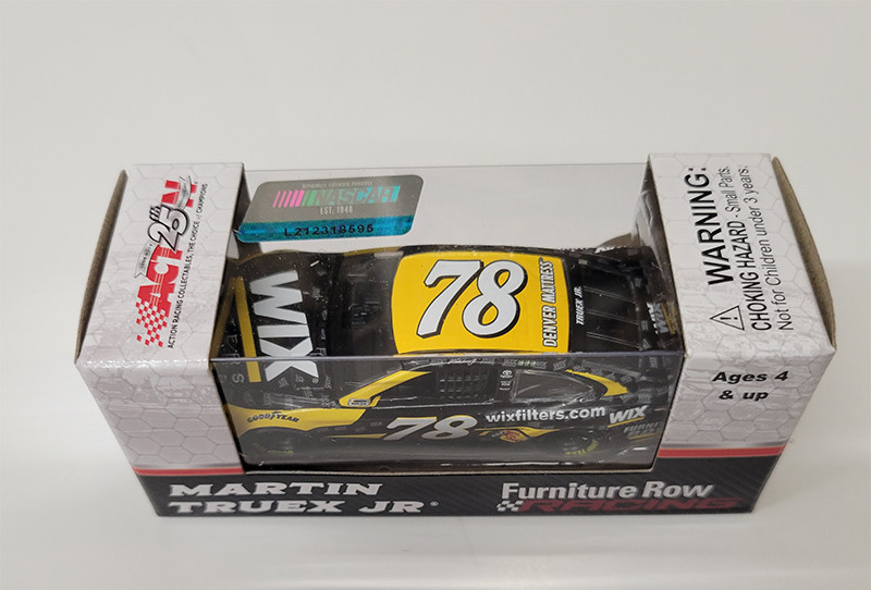 martin-truex-jr-2017-wix-1-24-