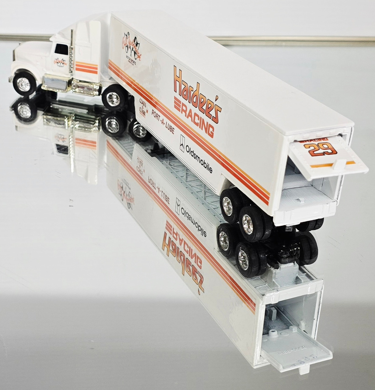 ALAN KULWICKI HOOTERS RACING 1992 HAULER TRANSPORTER 1/64 ERTL
