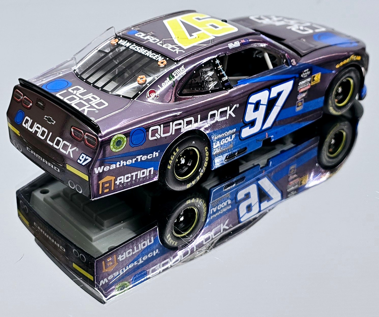 ミニカー NASCAR action-racing-shane-van-