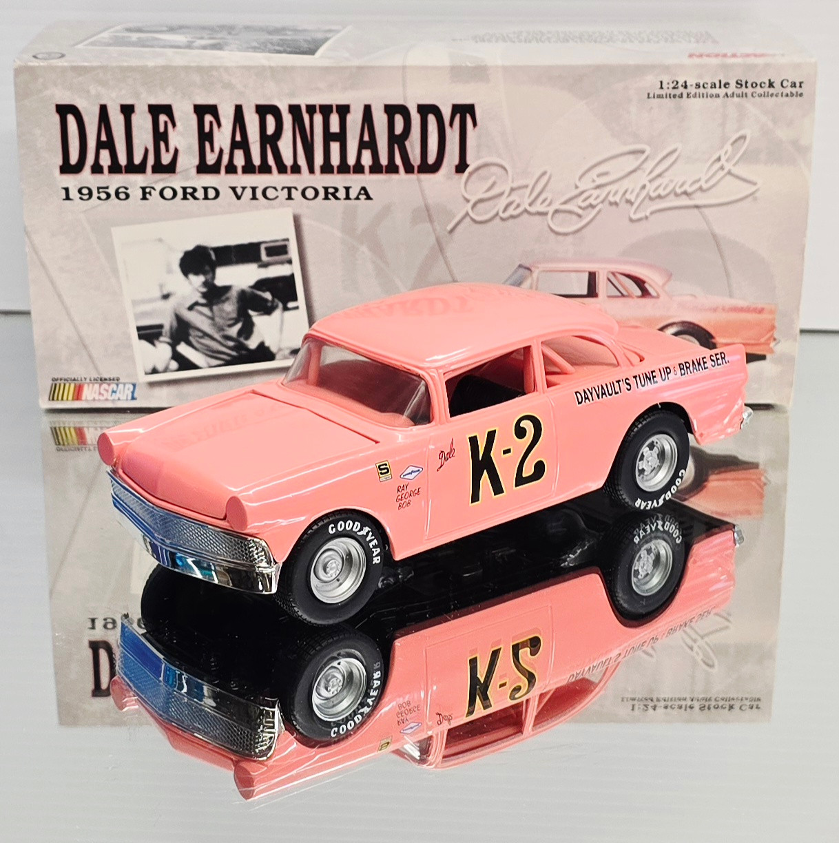 NASCAR ミニカー　FORD 1/24 DALE EARNHARDT SR 1956 PINK TOP 5-2 FORD VICTORIA 1/24 RCCA CWB